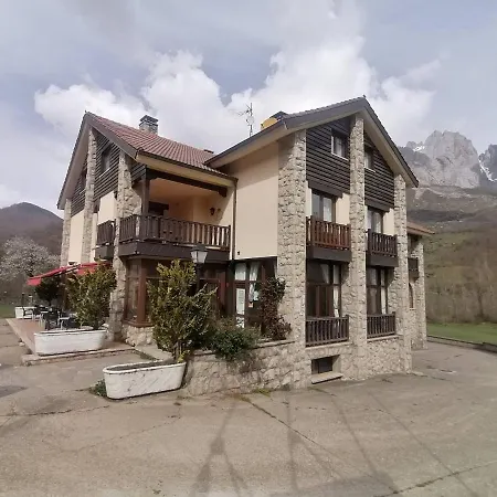 Cumbres De Valdeon 포사다 데 발데온