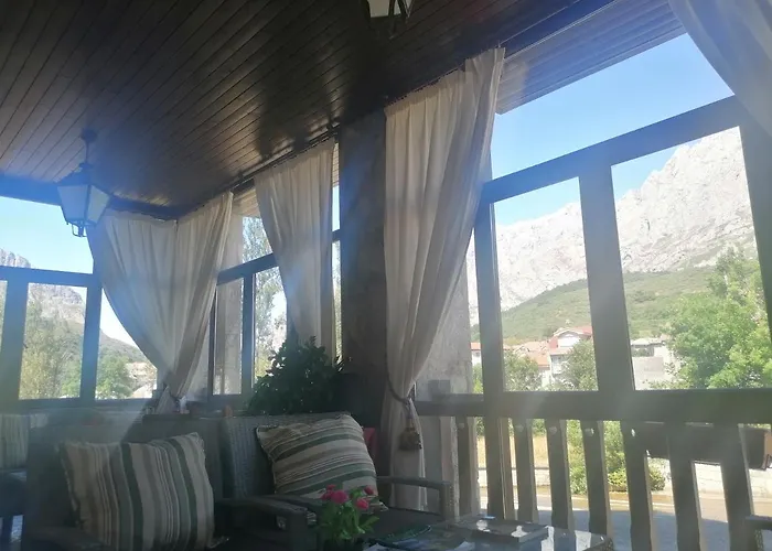 Cumbres De Valdeon Hotel
